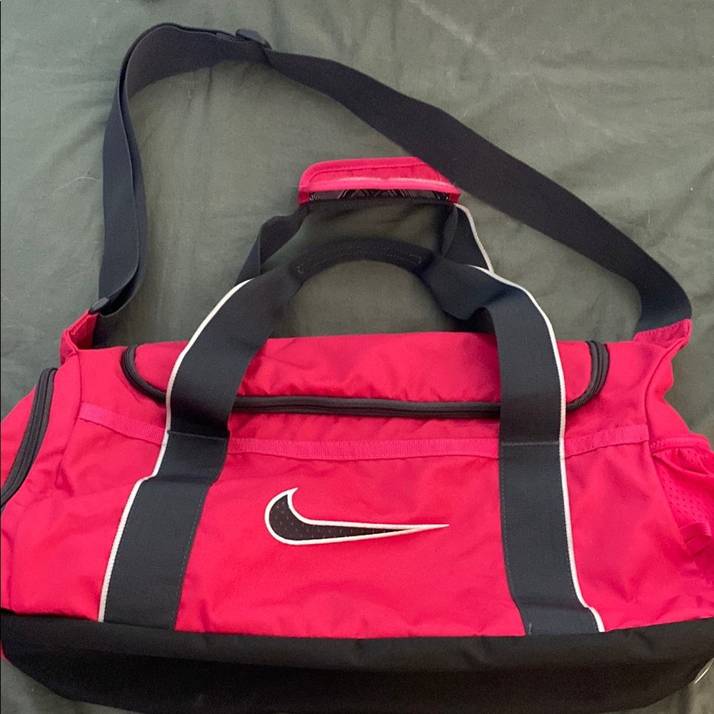 Nike Duffel Bag in pink and Black